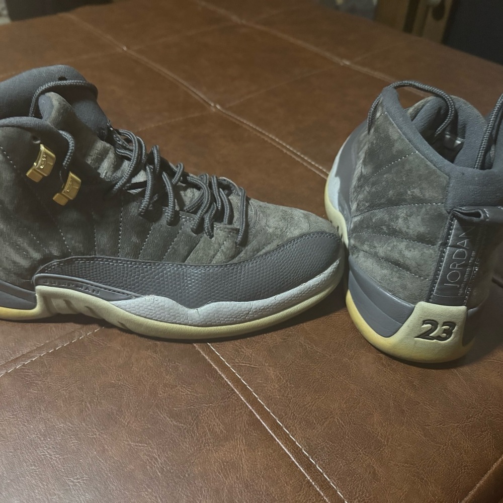 Nike Air Jordan 12 retro grey and gold accents - Picture 2 of 6